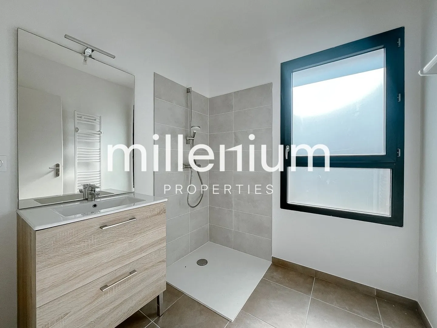 Villa neuve mitoyenne avec jardin (FRANCE) - Photo 9 sur 13