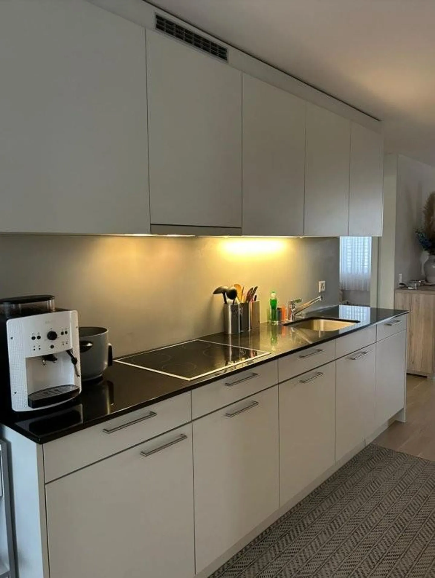 La tua nuova casa: Elegante appartamento di 4,5 stanze in una posizione privilegiata a Hedingen - Foto 3 di 9