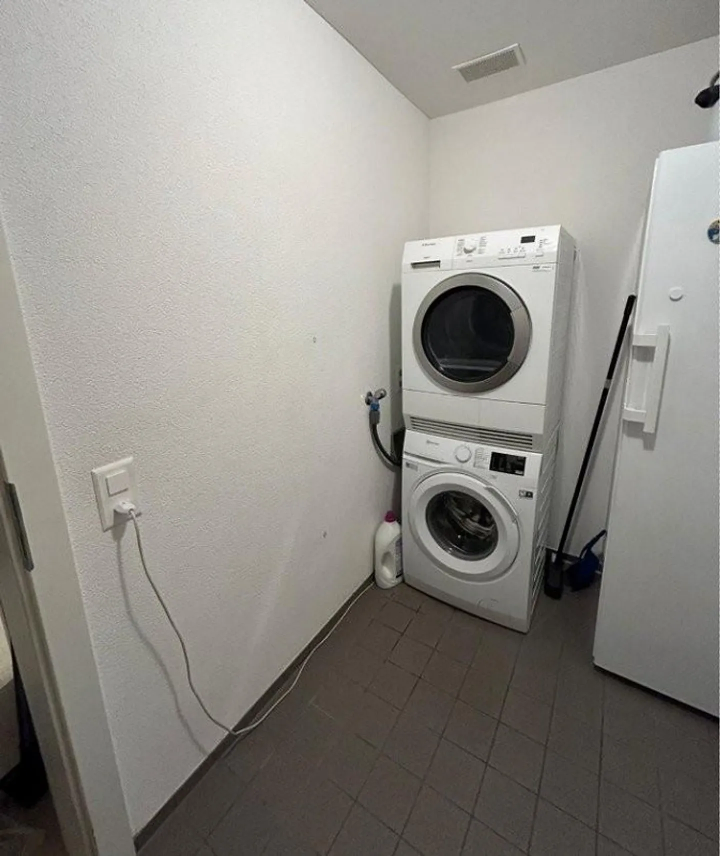 La tua nuova casa: Elegante appartamento di 4,5 stanze in una posizione privilegiata a Hedingen - Foto 8 di 9