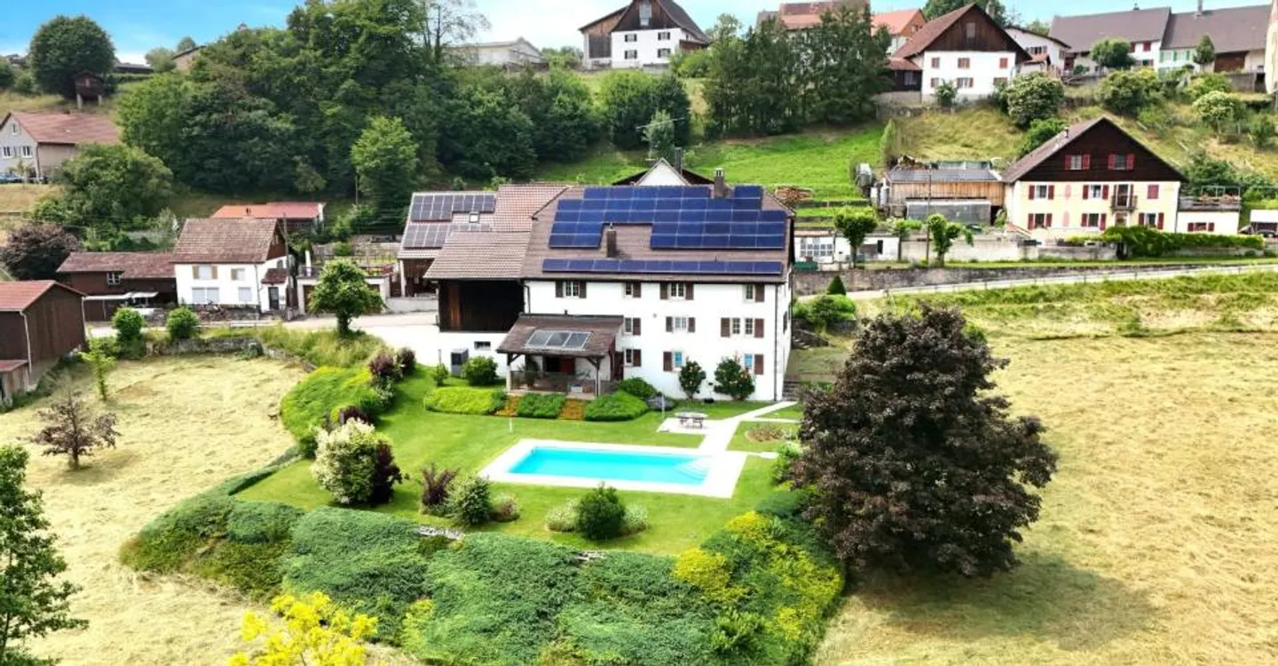 Charming Renovated Farmhouse - Photo 2 of 13
