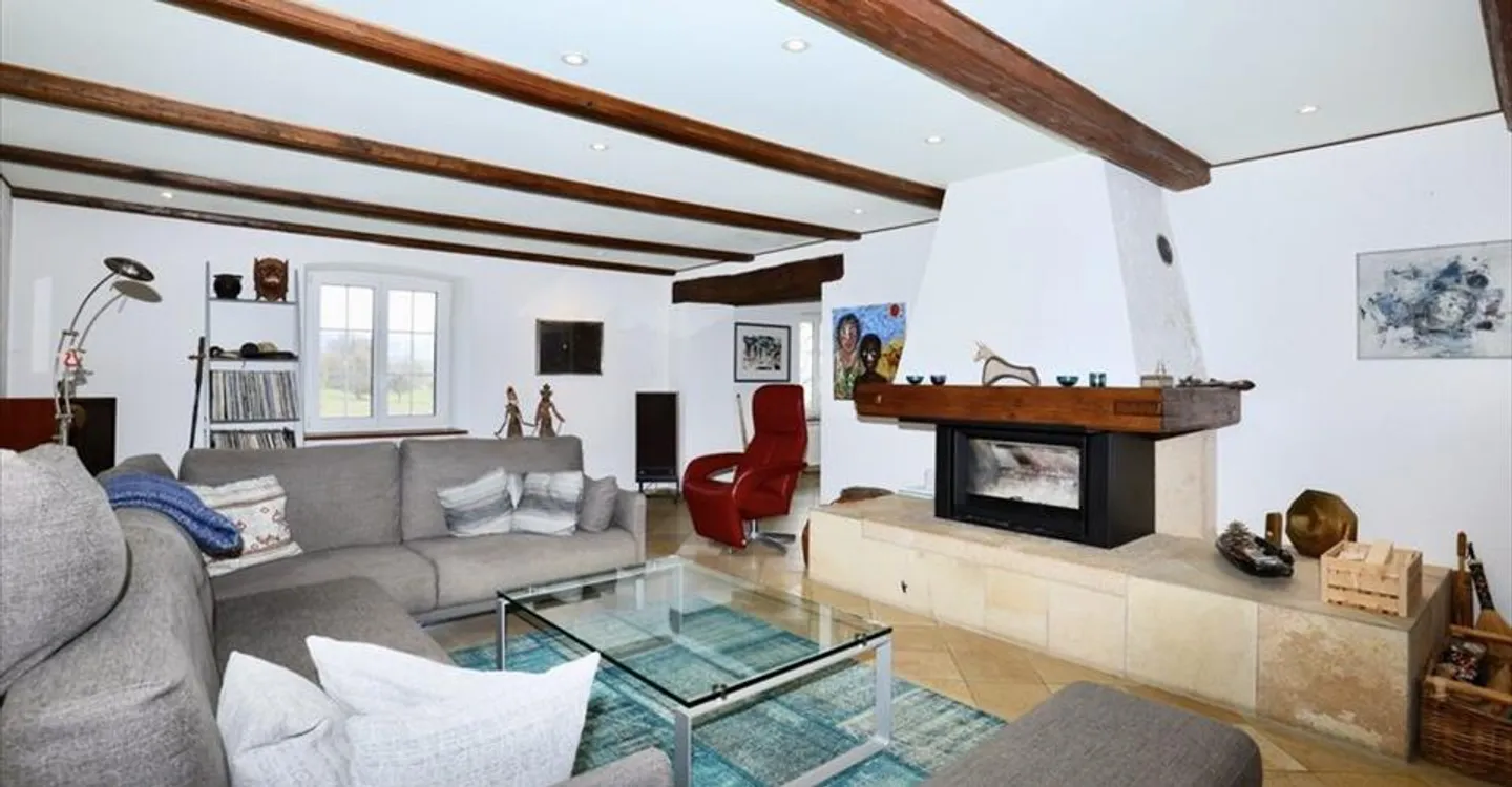 Charming Renovated Farmhouse - Photo 4 of 13