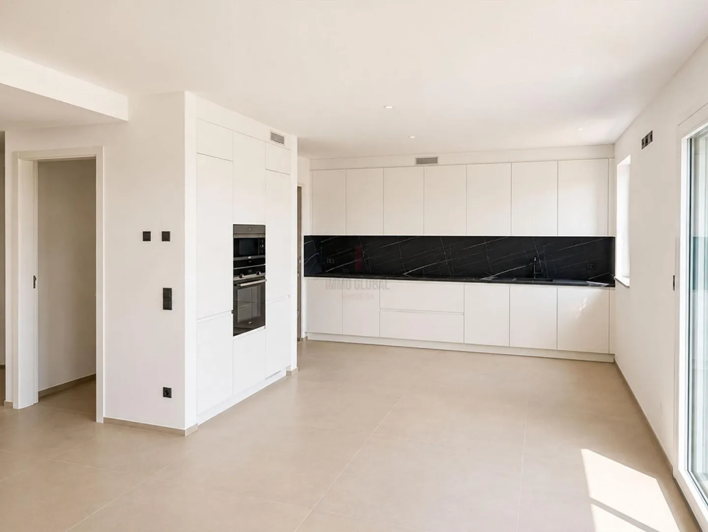 Exclusive 4.5 Room Apartment with Balcony in Renovated Residence - Photo 1 of 12