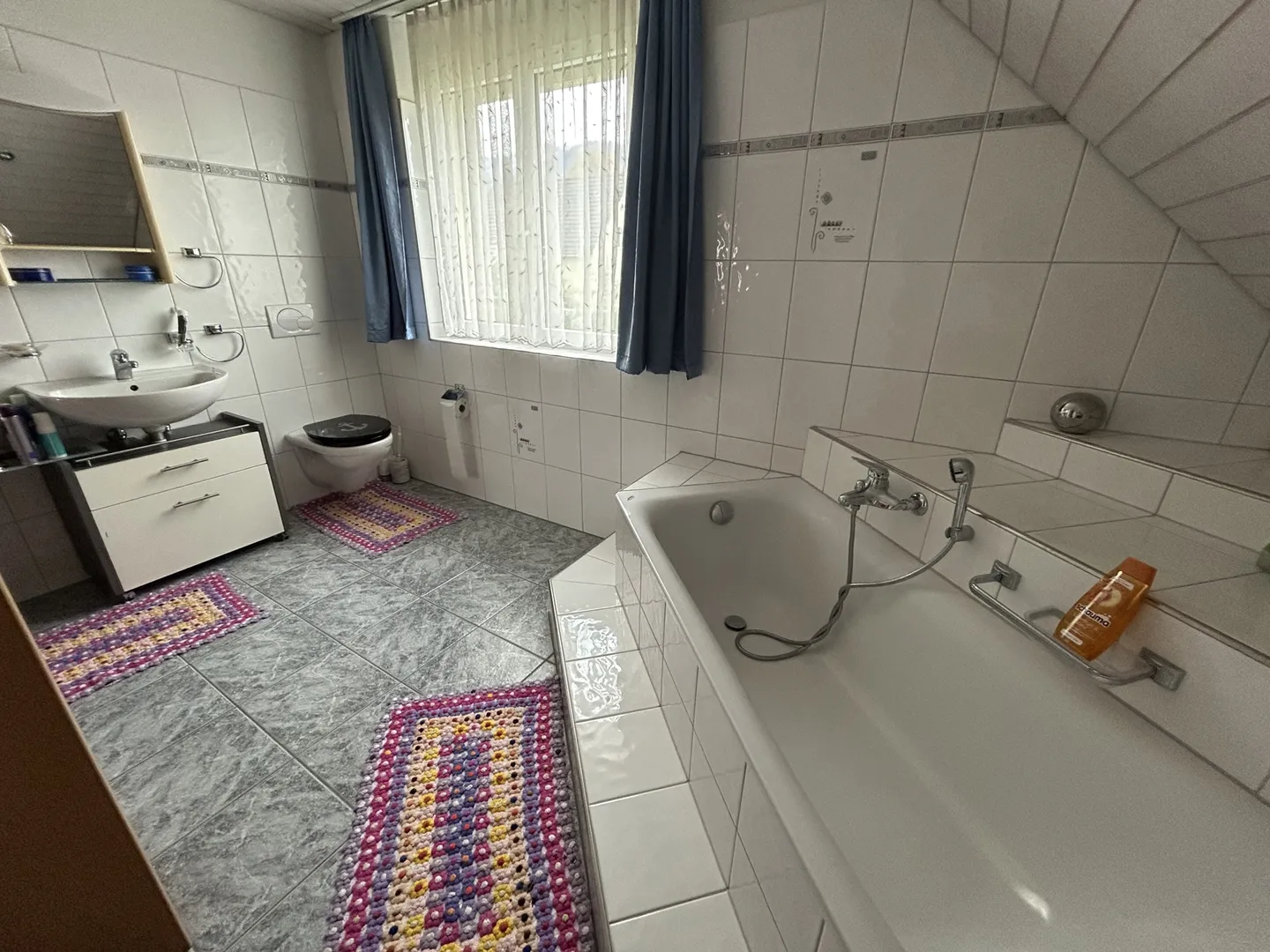 Grosszügiges Einfamilienhaus mit Garten an ruhiger Lage - Foto 7 von 16