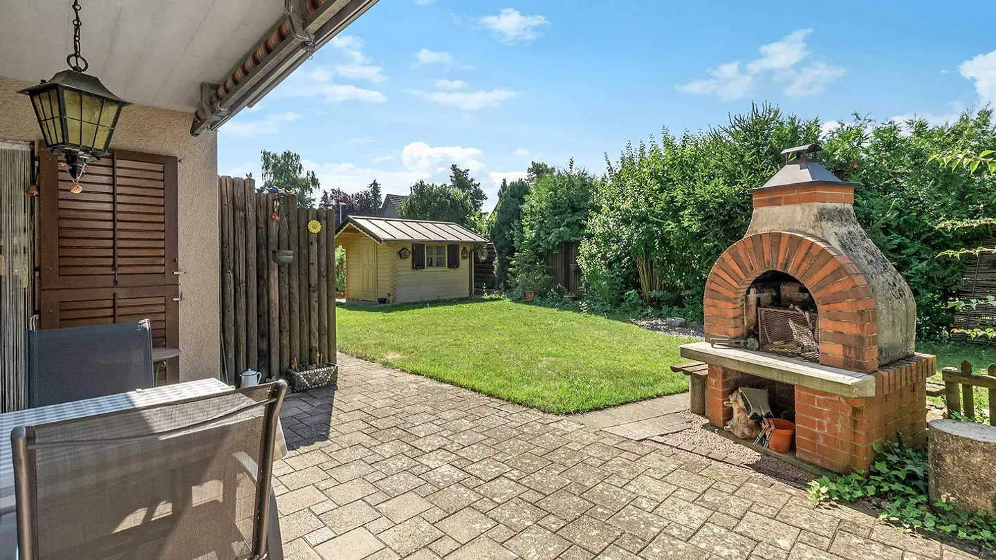 Freistehendes Einfamilienhaus mit grossem Garten und Umschwung an s... - Foto 5 von 37