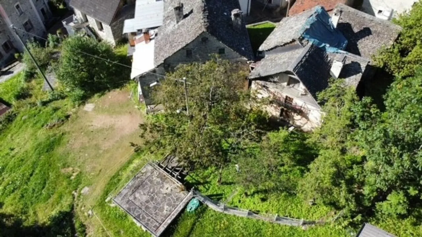 IN VENDITA A CERENTINO - ANTICA CASA TICINESE CON TYPICAL WALSER-RUSTICO - Foto 3 di 26