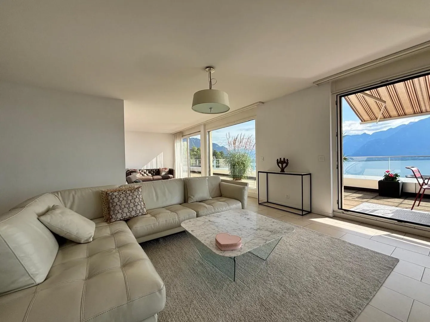 Stunning Penthouse with Lake View - Photo 3 of 13