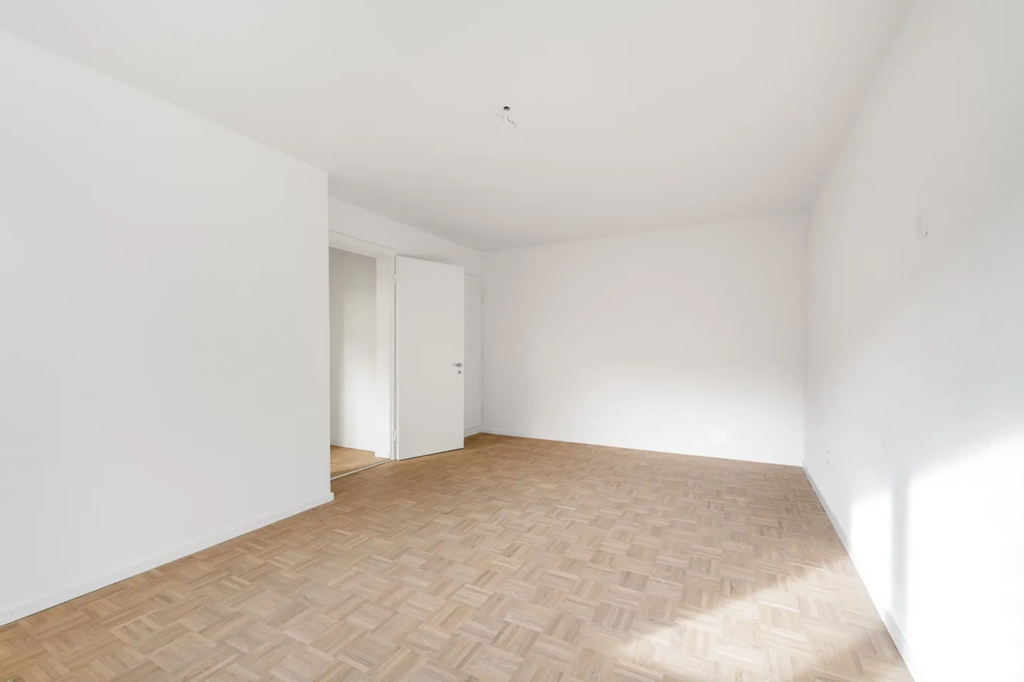 In the Heart of Zurich-Wiedikon - Living at the Pulse of the City - Photo 11 of 12