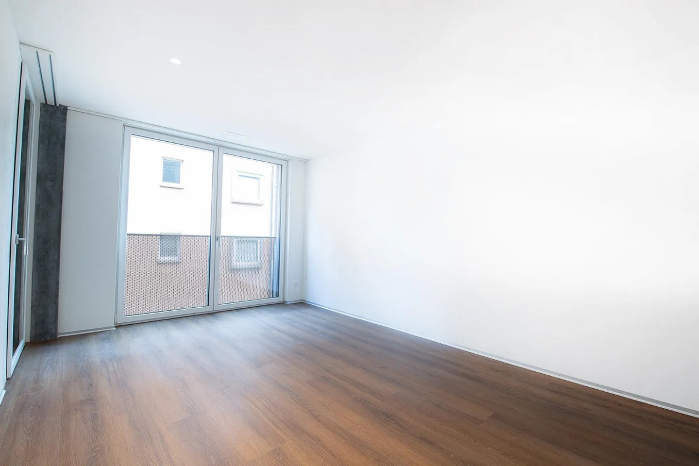 Small Word 2.5 Room Apartment - Photo 4 of 13