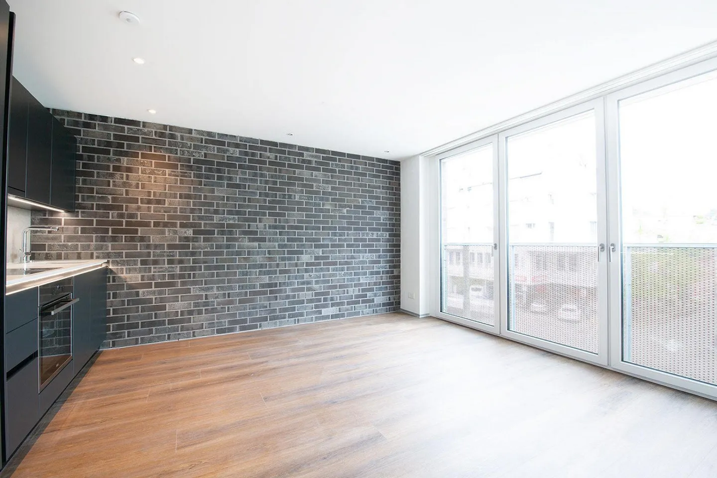Small Word 2.5 Room Apartment - Photo 6 of 13