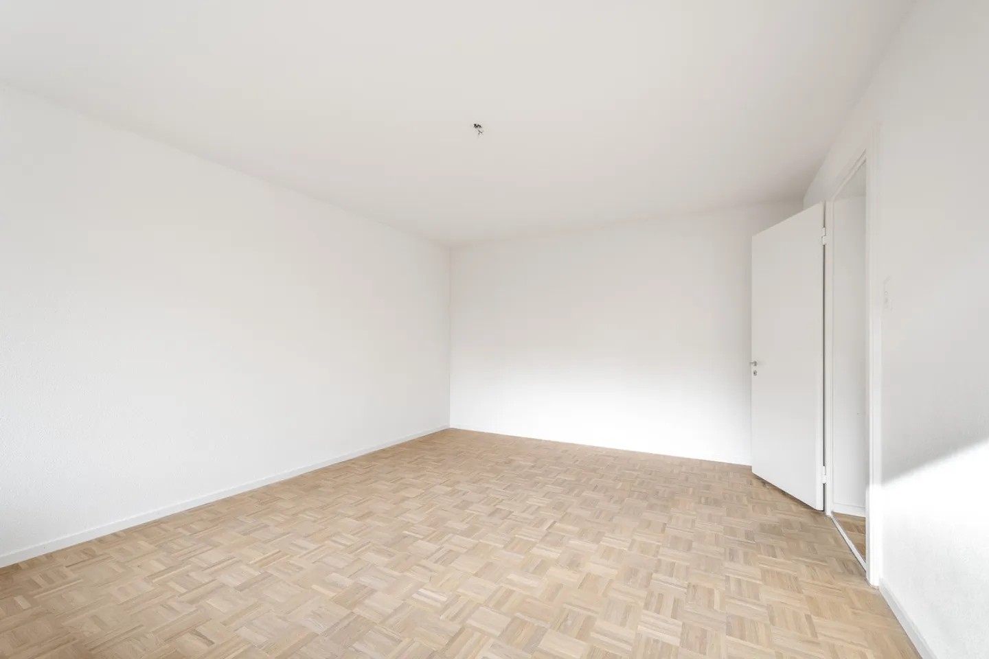 In the Heart of Zurich-Wiedikon - Living at the Pulse of the City - Photo 5 of 12