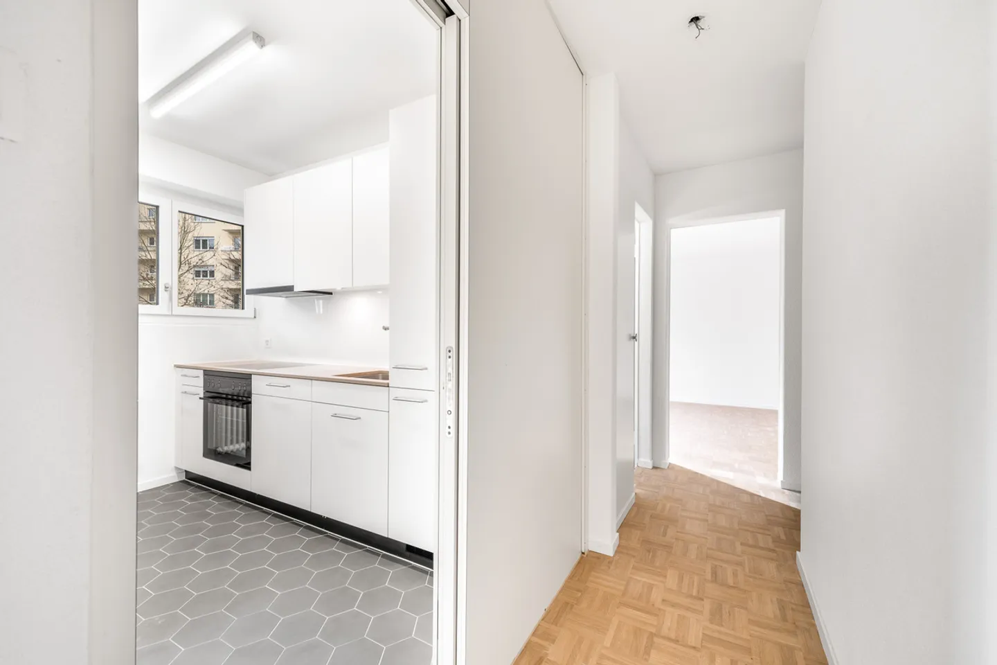 In the Heart of Zurich-Wiedikon - Living at the Pulse of the City - Photo 7 of 12