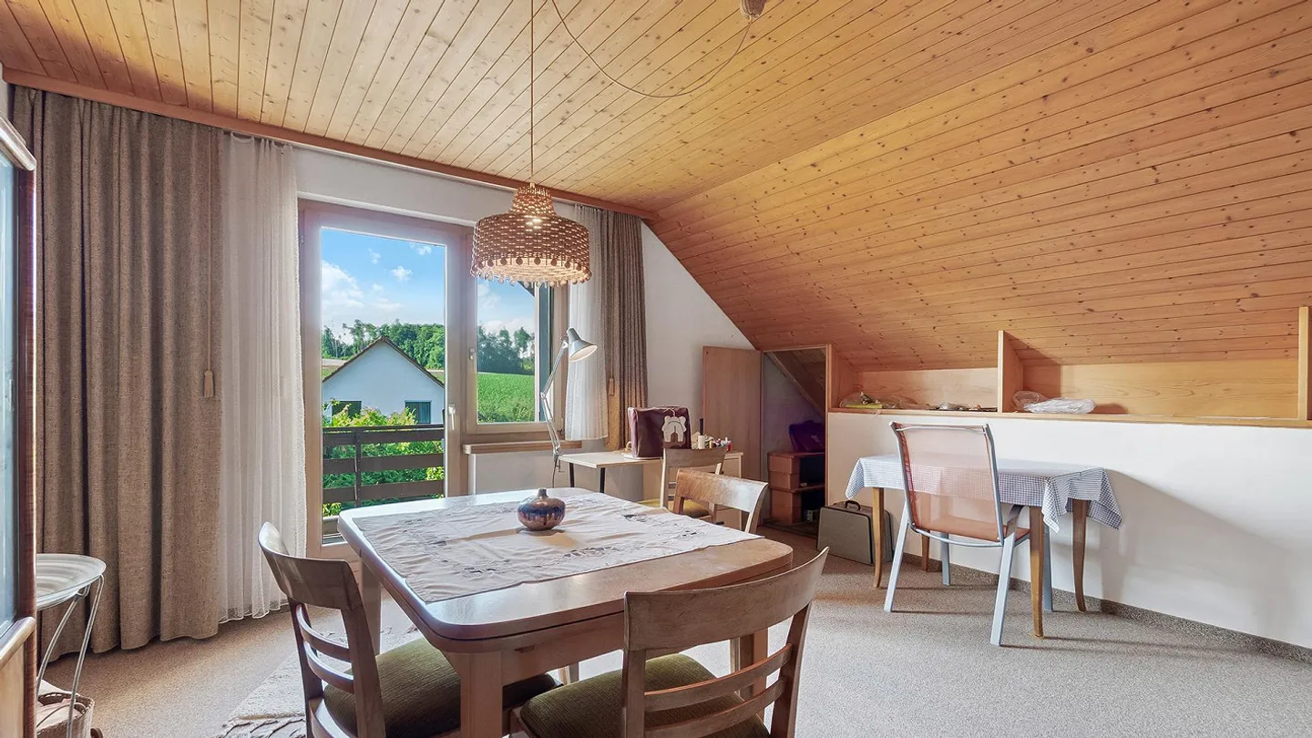 Freistehendes Einfamilienhaus mit grossem Garten und Umschwung an s... - Foto 20 von 37