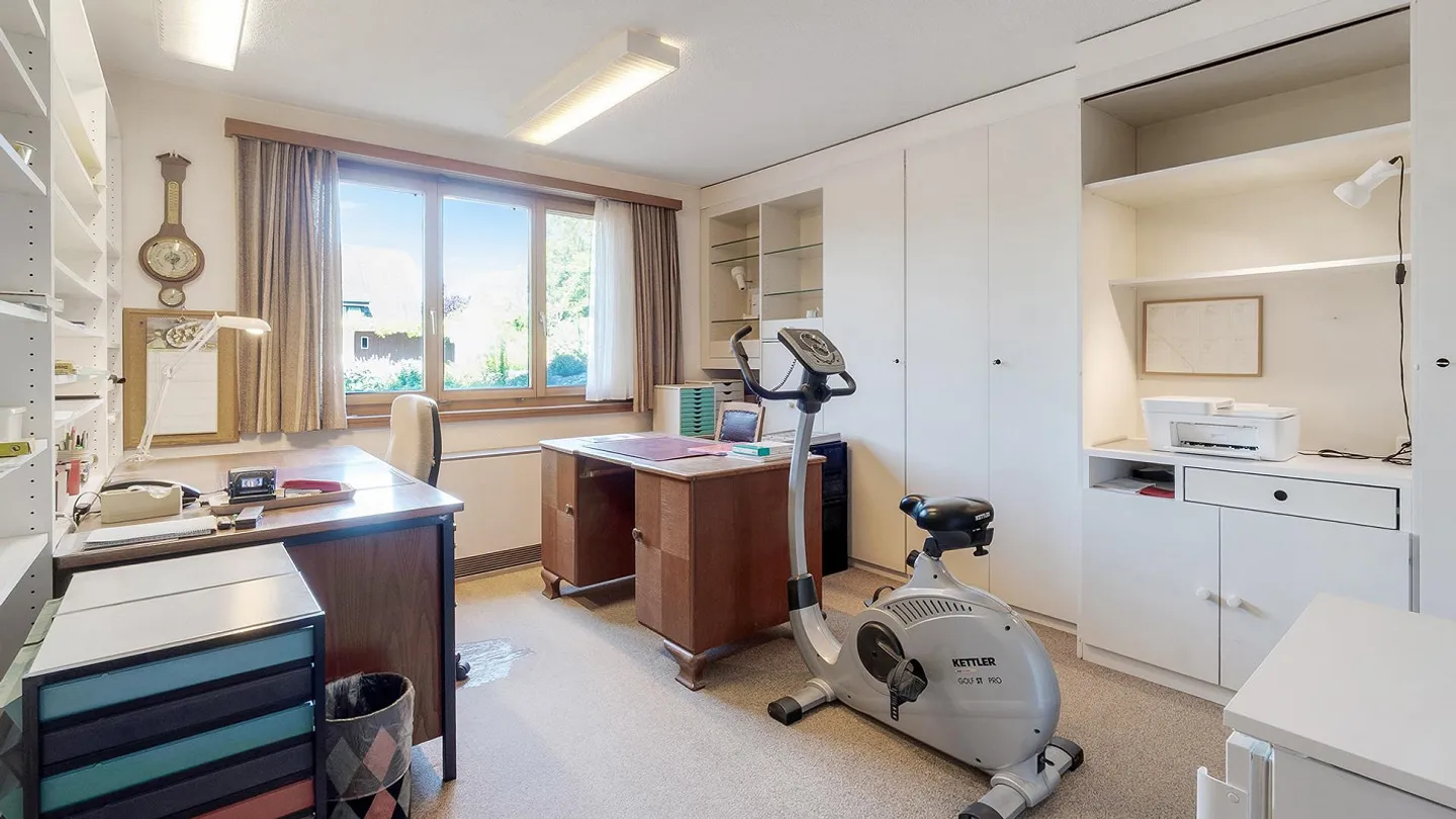 Freistehendes Einfamilienhaus mit grossem Garten und Umschwung an s... - Foto 22 von 37