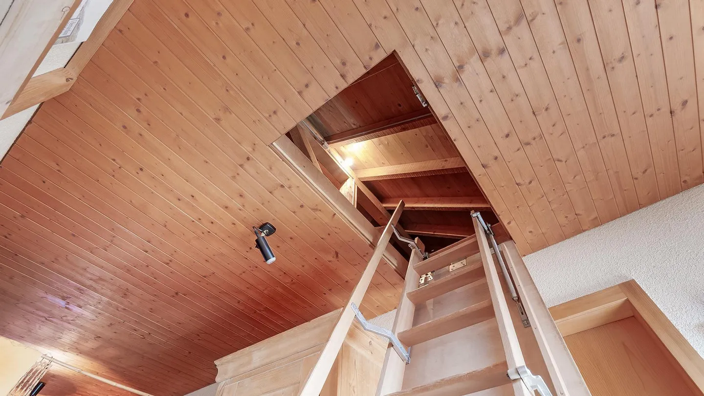 Freistehendes Einfamilienhaus mit grossem Garten und Umschwung an s... - Foto 24 von 37