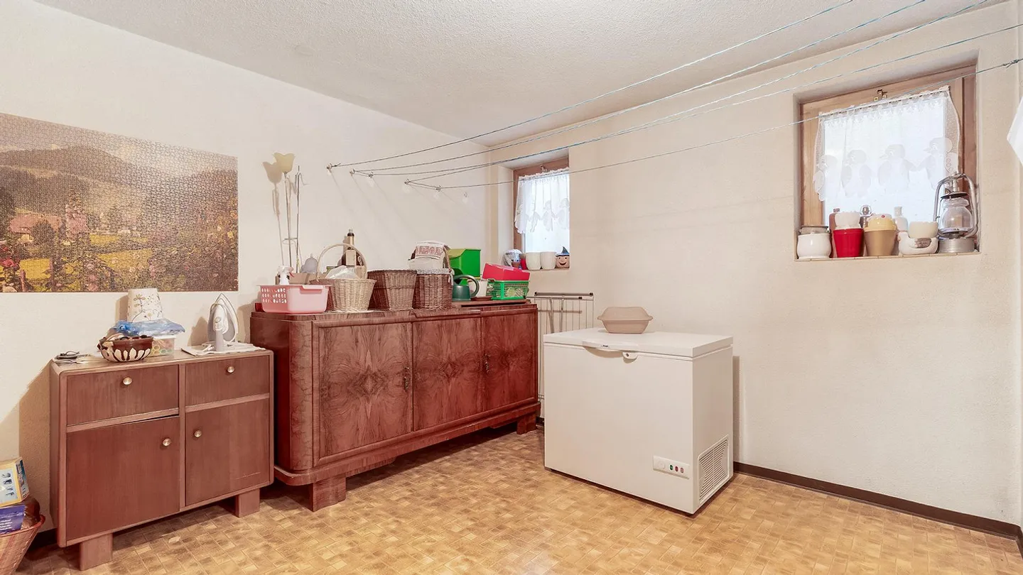 Freistehendes Einfamilienhaus mit grossem Garten und Umschwung an s... - Foto 26 von 37