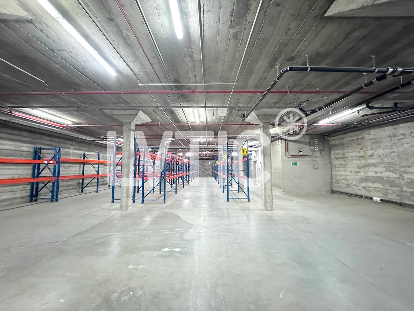 500 m2 and 510 m2 warehouses for rent in Romanel-sur-Lausanne - Photo 1 of 8