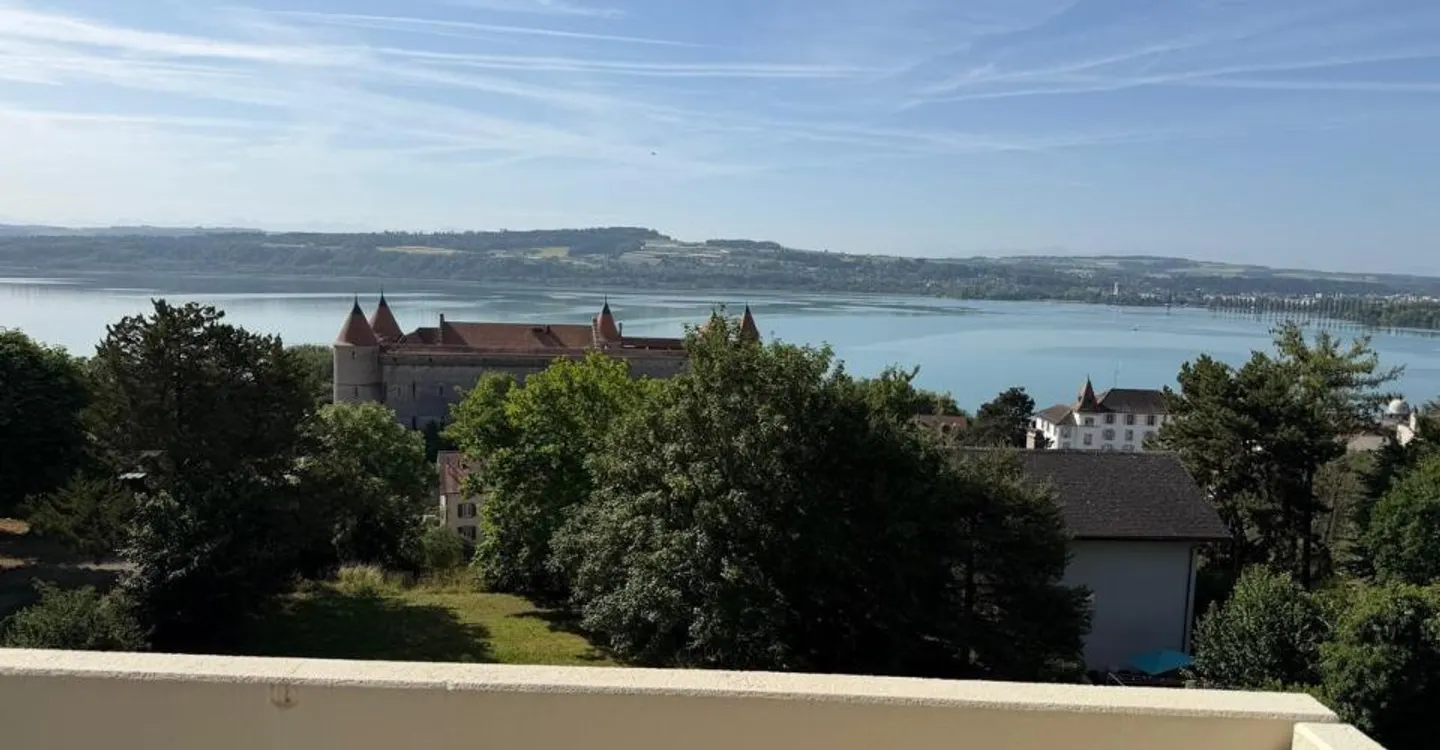 Duplex Éblouissant avec Vue sur Château - Photo 1 sur 7