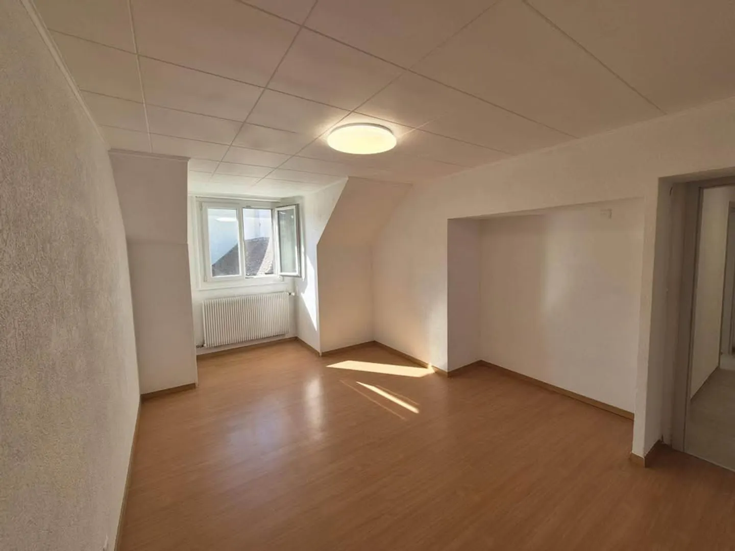 Magnifico attico di 4,5 locali nel cuore di Moudon - Foto 7 di 9