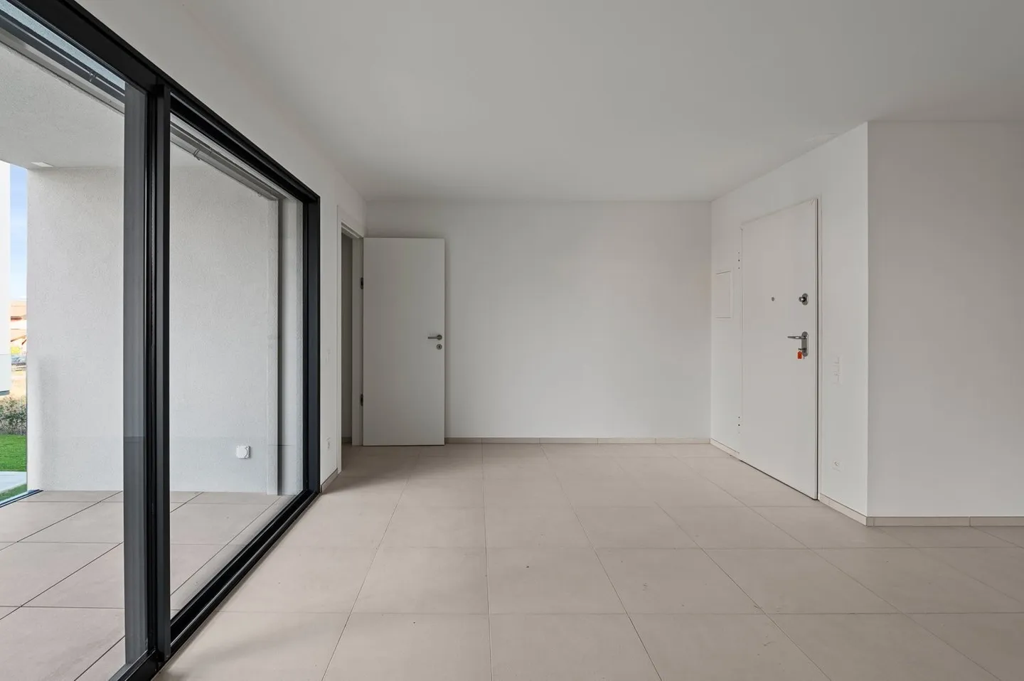 FIRST RENTAL - New three-room apartment with excellent finishes - Photo 2 of 17