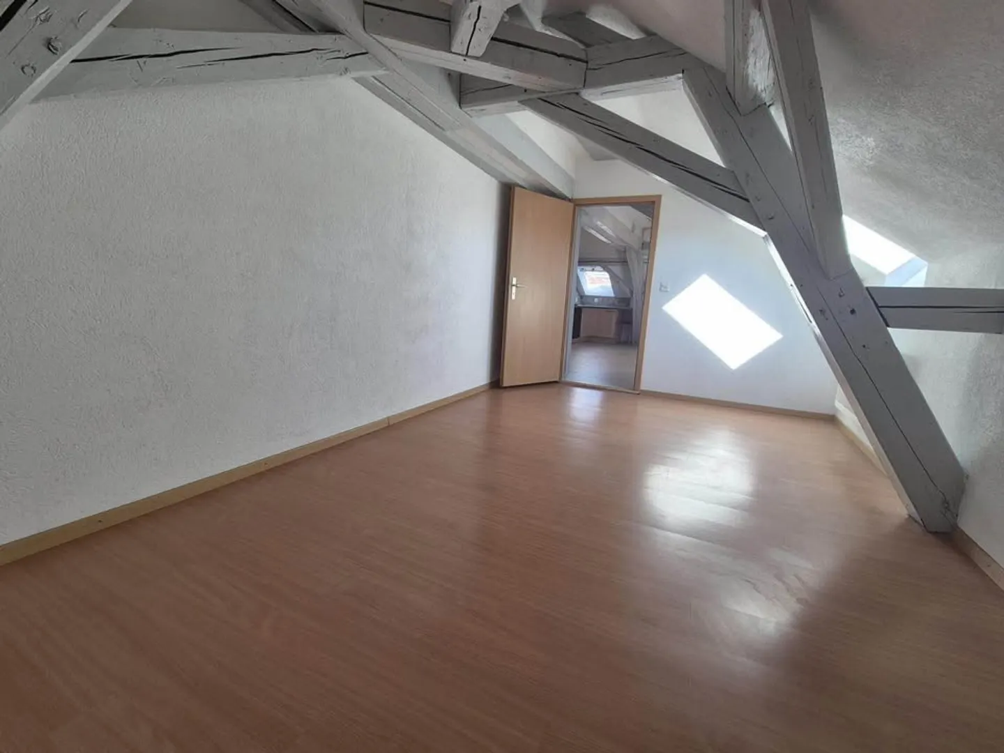 Magnifico attico di 4,5 locali nel cuore di Moudon - Foto 8 di 9