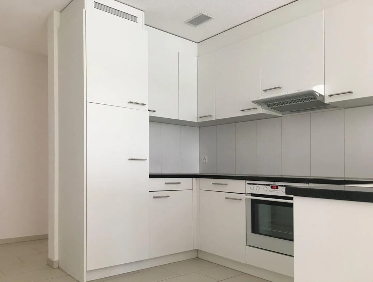 Appartamento moderno di 3,5 locali in posizione centrale - Foto 2 di 7