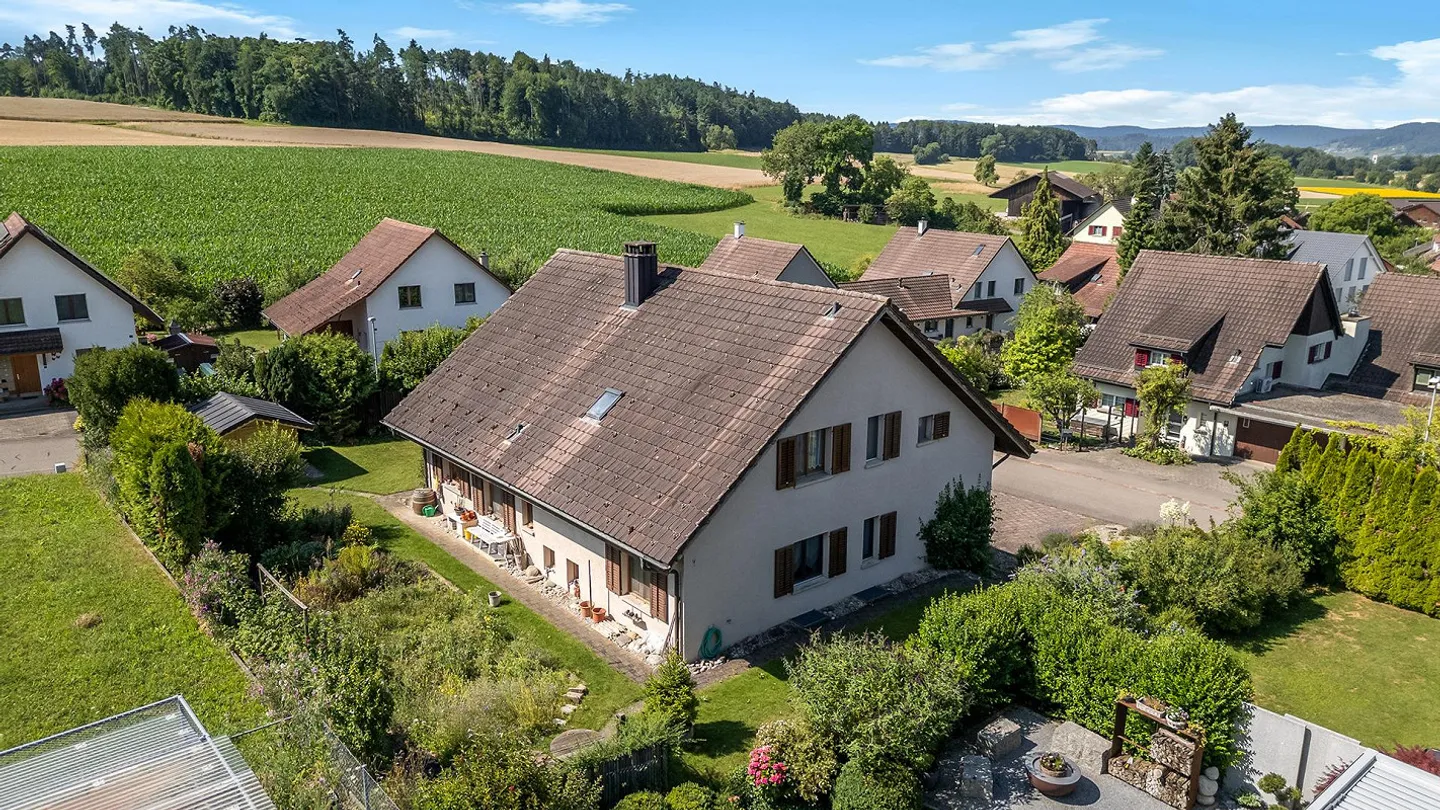 Freistehendes Einfamilienhaus mit grossem Garten und Umschwung an s... - Foto 33 von 37