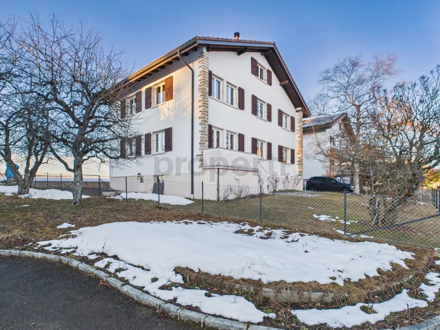 Maison individuelle spacieuse avec deux appartements et jardin à Les Bois - Photo 1 sur 13