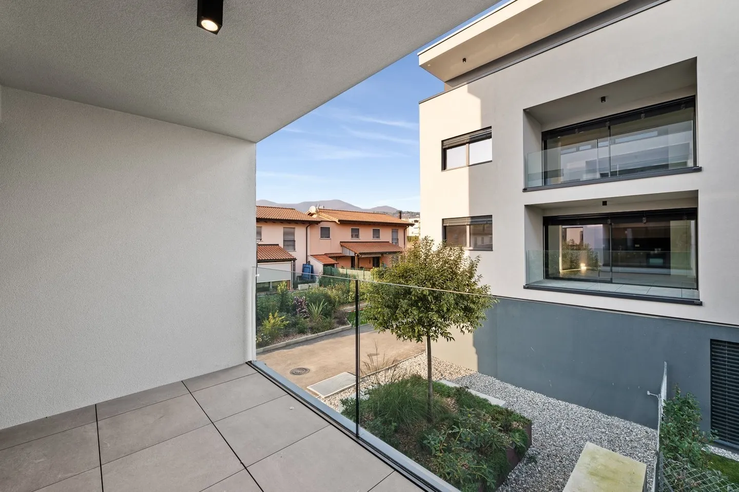 FIRST RENTAL - New three-room apartment with excellent finishes - Photo 10 of 17