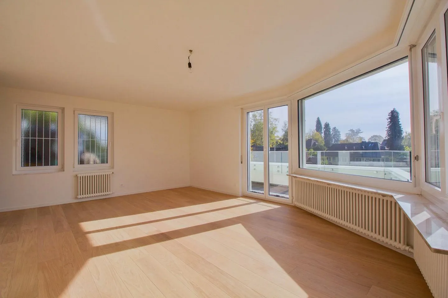 Luxuriöses Einfamilienhaus mit See- und Bergsicht - Foto 2 von 13