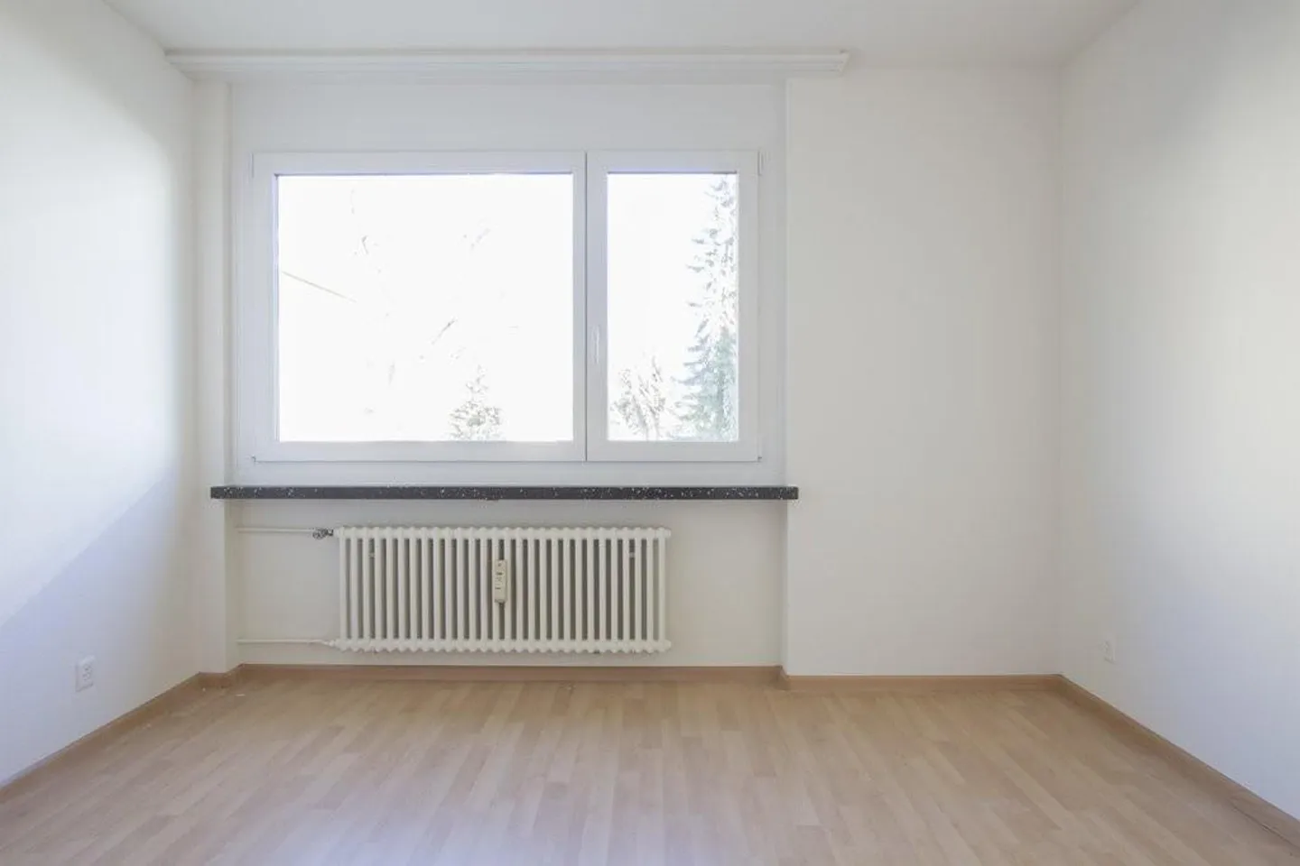 Luminoso appartamento di 4,5 stanze con balcone e cucina moderna - Foto 8 di 11