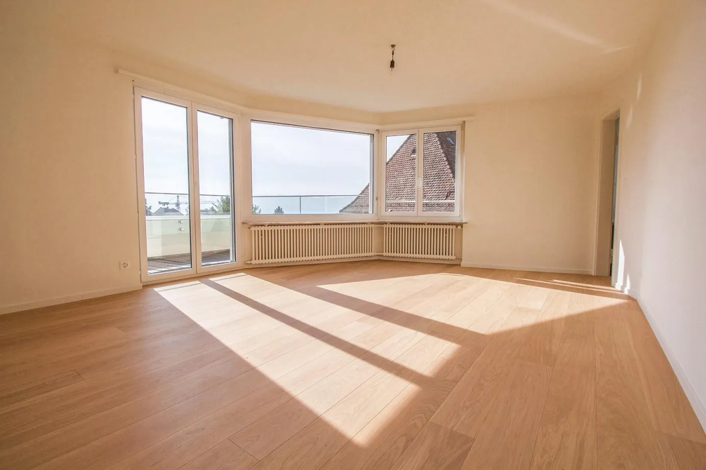 Luxuriöses Einfamilienhaus mit See- und Bergsicht - Foto 3 von 13