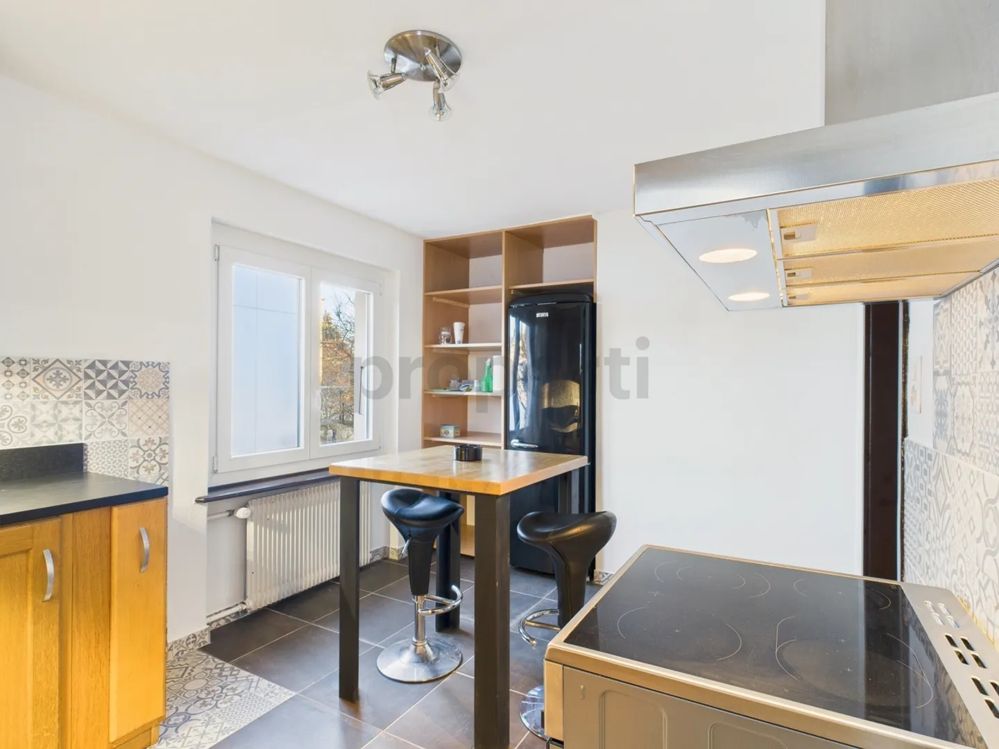 Maison individuelle spacieuse avec deux appartements et jardin à Les Bois - Photo 8 sur 13