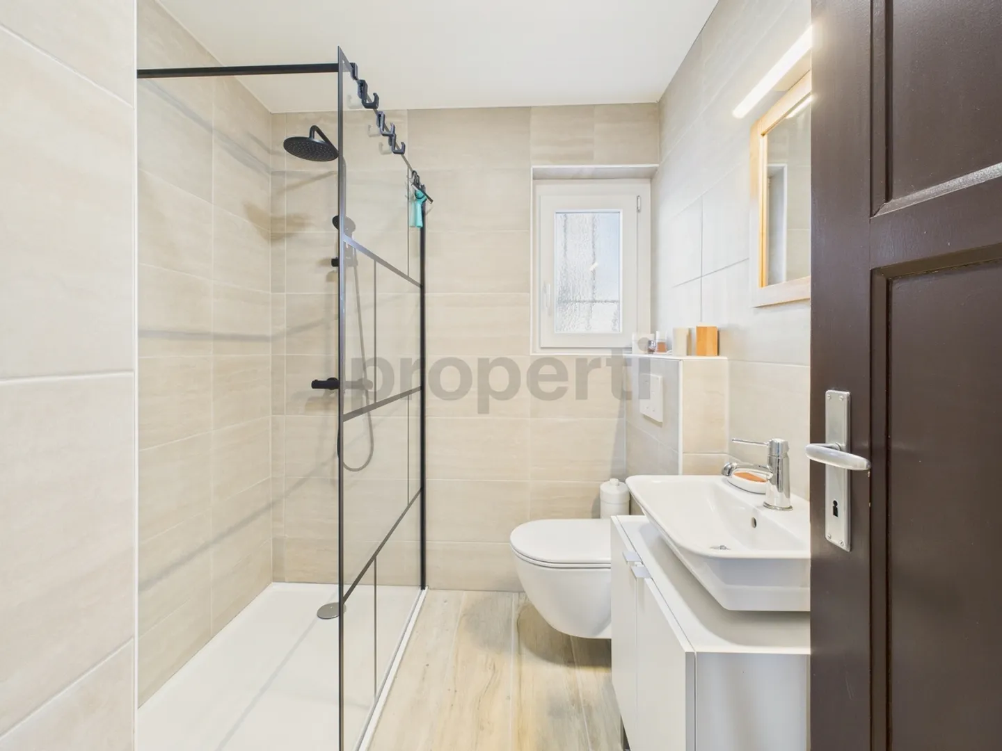 Maison individuelle spacieuse avec deux appartements et jardin à Les Bois - Photo 10 sur 13