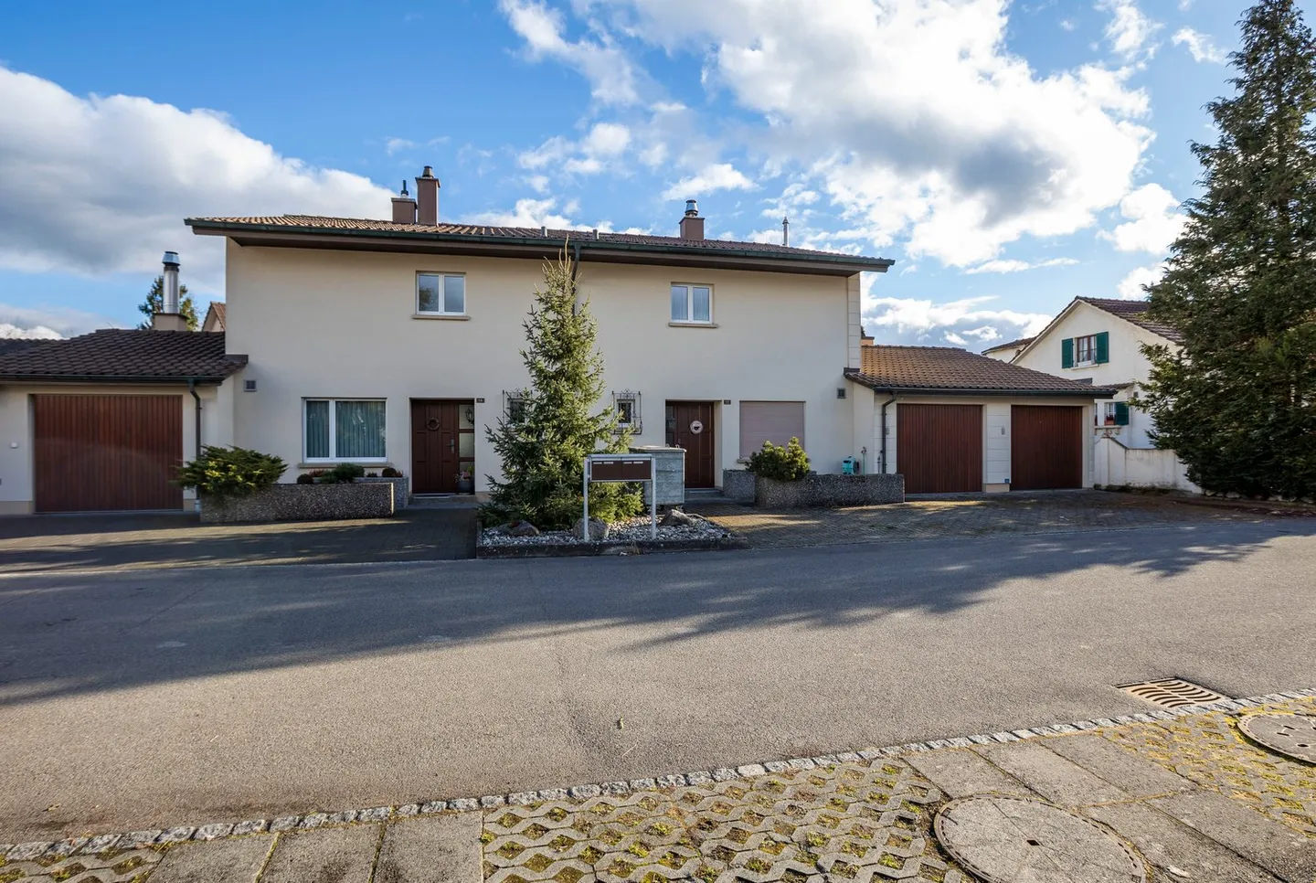 Arriving Home - Photo 4 of 23