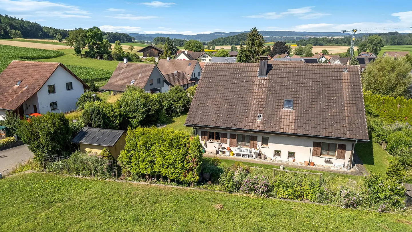 Freistehendes Einfamilienhaus mit grossem Garten und Umschwung an s... - Foto 36 von 37