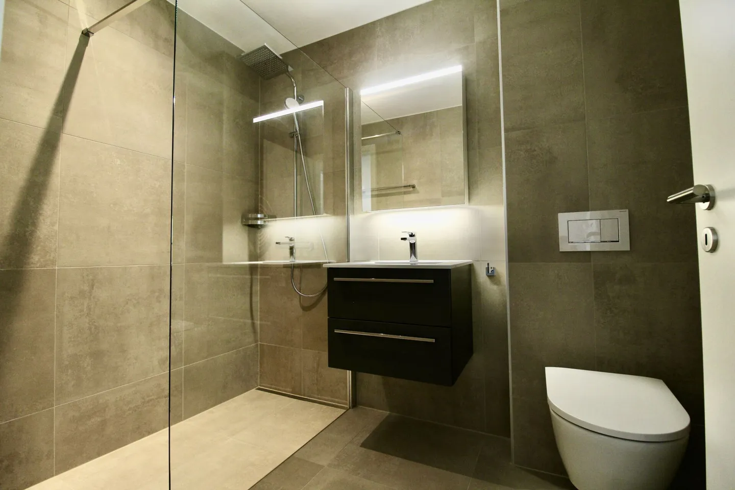 Recent and bright 2-room apartment, with view and large terrace - Photo 9 of 10