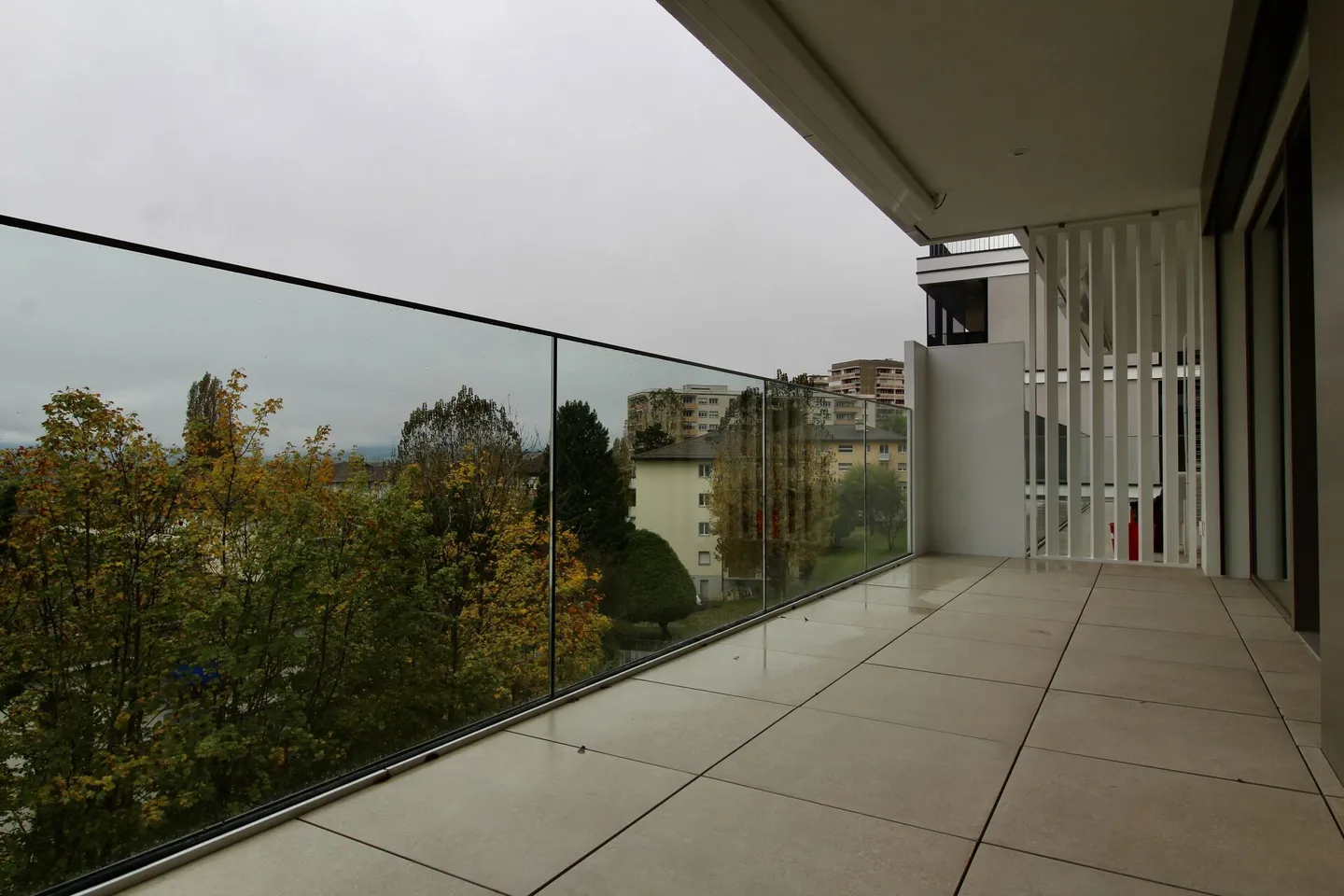 Recent and bright 2-room apartment, with view and large terrace - Photo 10 of 10