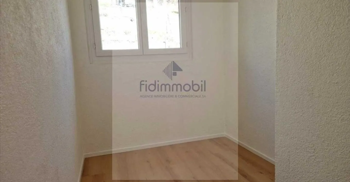 Erhabene 4.5 Zimmer mit Garten und Ankleidebereich - Foto 4 von 12