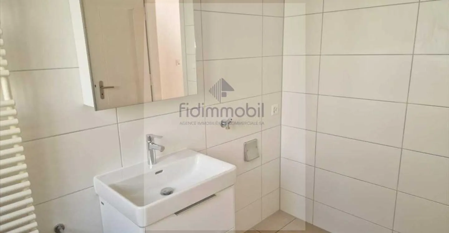 Erhabene 4.5 Zimmer mit Garten und Ankleidebereich - Foto 8 von 12