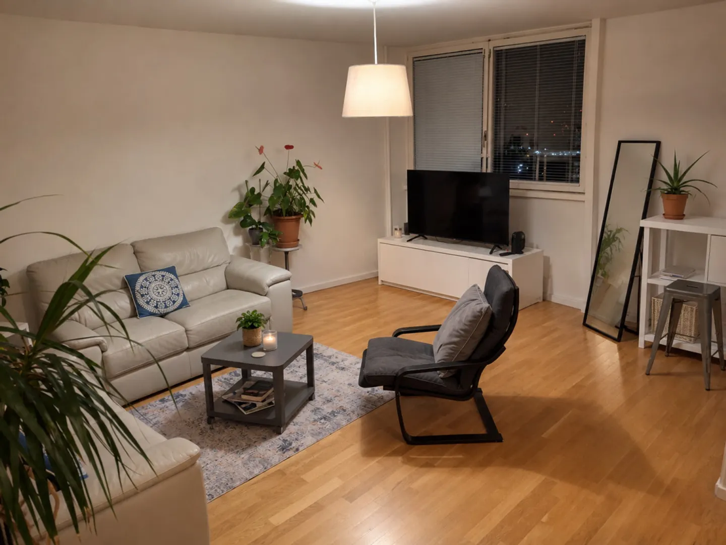 Appartement 4 pièces avec loggia - Photo 1 sur 10