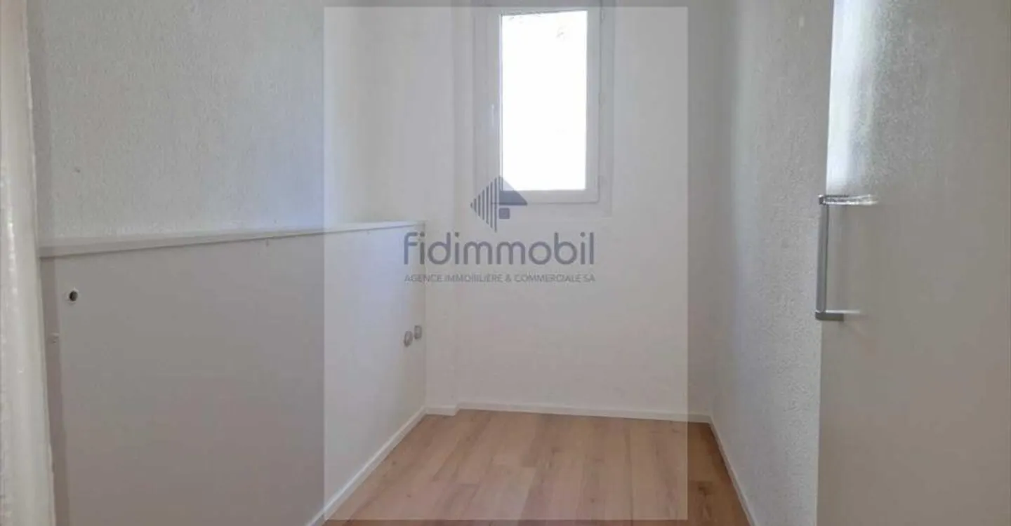 Erhabene 4.5 Zimmer mit Garten und Ankleidebereich - Foto 6 von 12