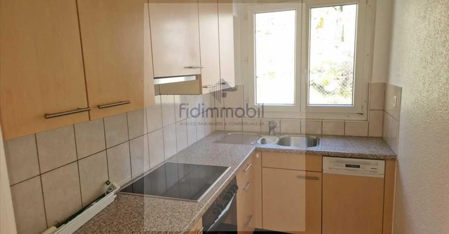 Erhabene 4.5 Zimmer mit Garten und Ankleidebereich - Foto 7 von 12
