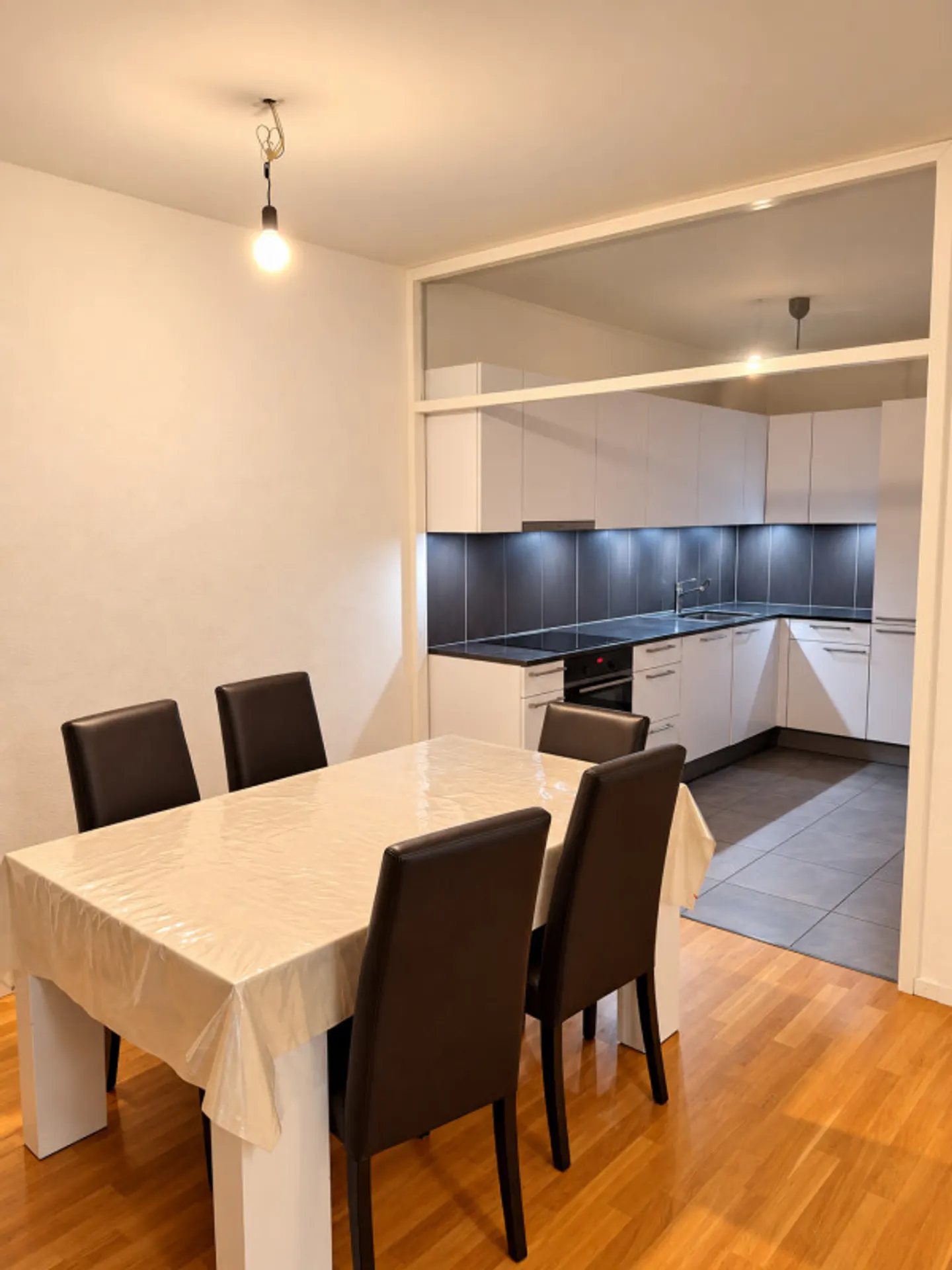 Appartement 4 pièces avec loggia - Photo 3 sur 10