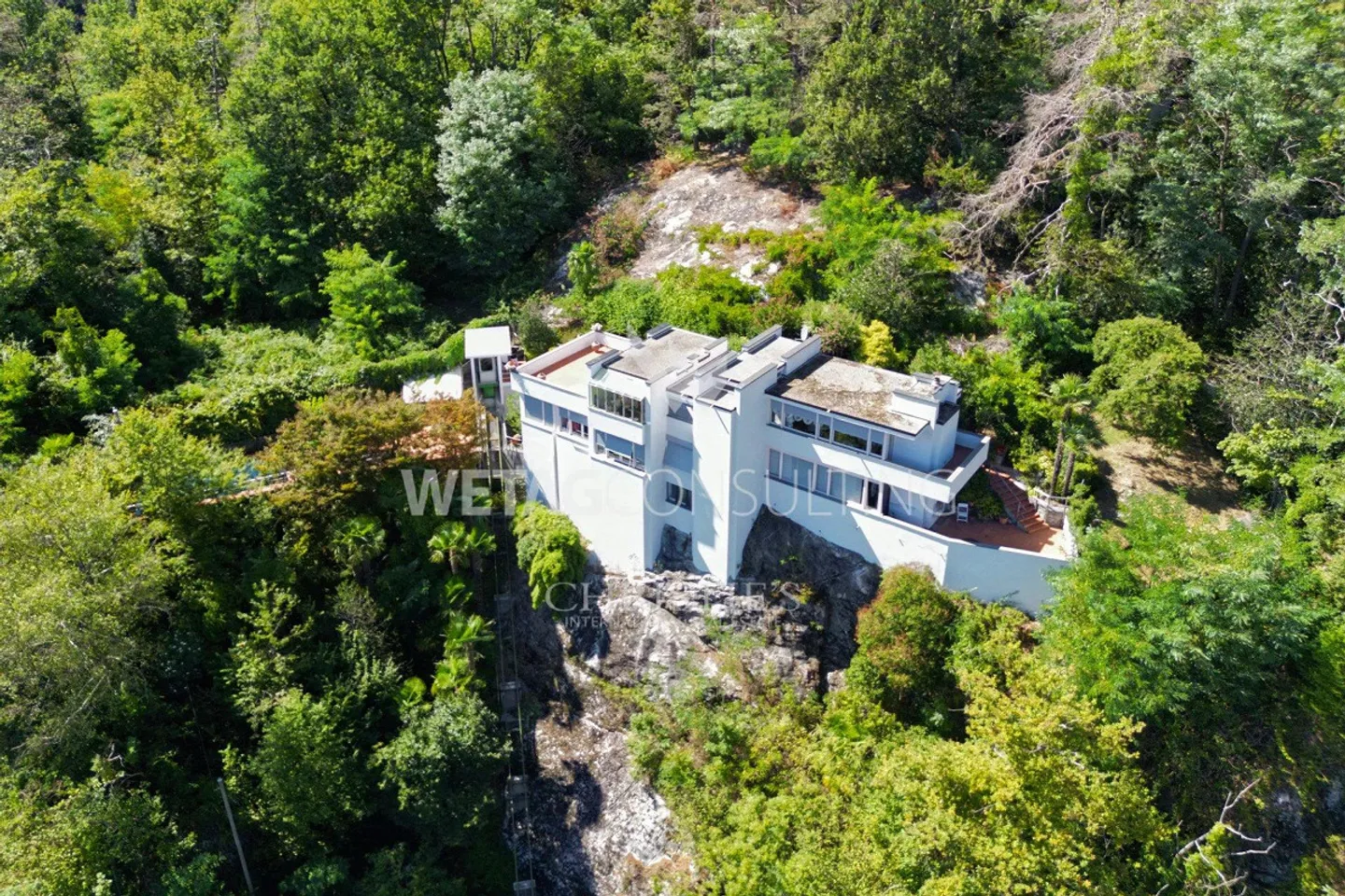 Losone: Bellissima villa da ristrutturare nel verde in vendita - Foto 1 di 10