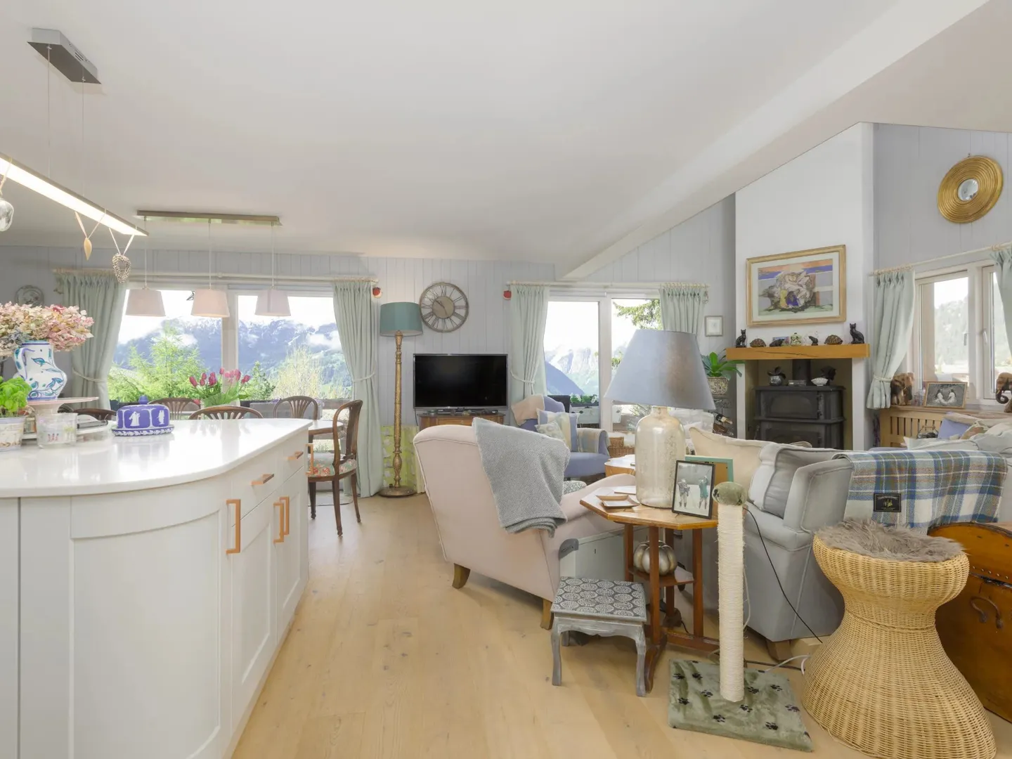 Appartamento di 4 stanze con vista molto bella - Foto 4 di 12