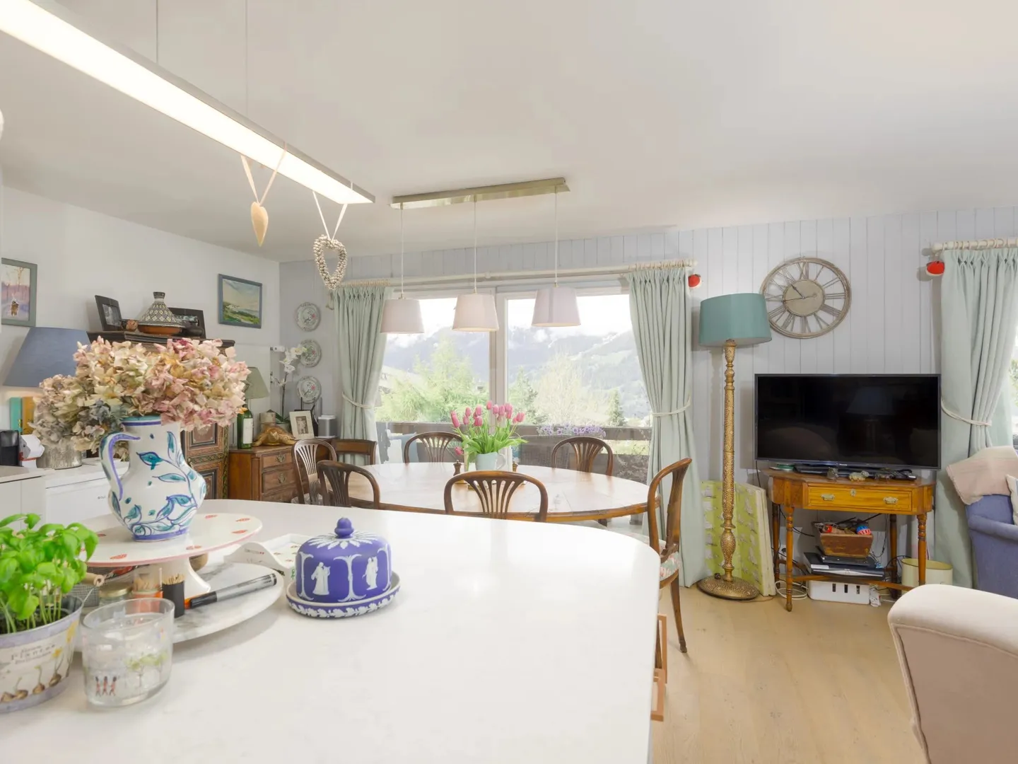 Appartamento di 4 stanze con vista molto bella - Foto 2 di 12