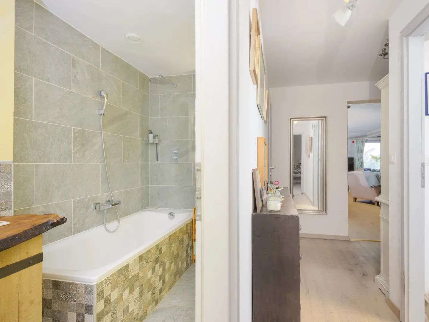 Appartamento di 4 stanze con vista molto bella - Foto 9 di 12