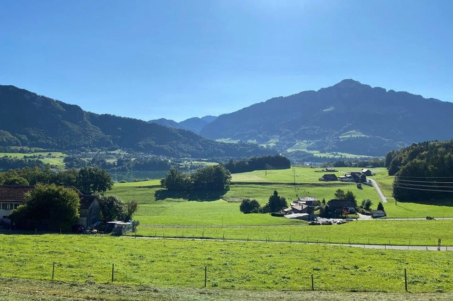 Immagina di gustare ogni giorno una vista panoramica sul lago... - Foto 2 di 8