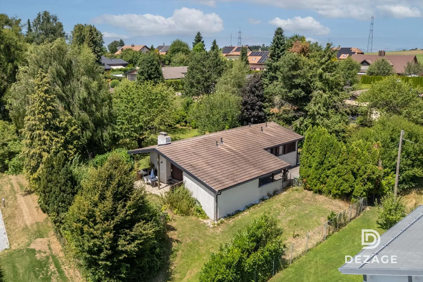 Haus zu renovieren in ruhiger Lage mit großem Garten, in der Nähe von Schulen und 20 Minuten von... - Foto 1 von 13