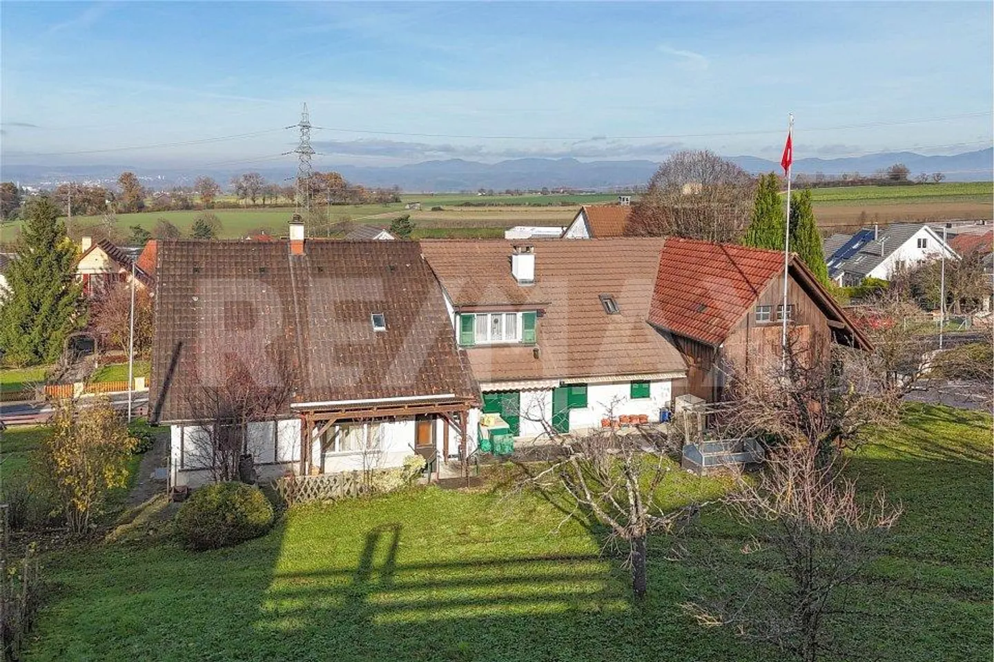 Grosszügiges Grundstück mit attraktiven Entwicklungsoptionen in Zeiningen zu verkaufen - Foto 3 von 8